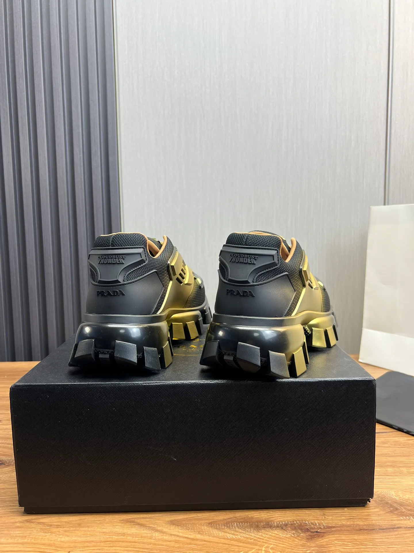 Men's shoes 💰680💰 [PRADA] Popular thick-soled shoes for couples 👩‍❤️‍👨 Available all year round ✔️Official website synchronization Original fly-woven film color change process + cowhide lining, 1⃣️ vs 1⃣️ replica, original original sole, 36-45 (45 is custom-made and cannot be returned or exchanged)